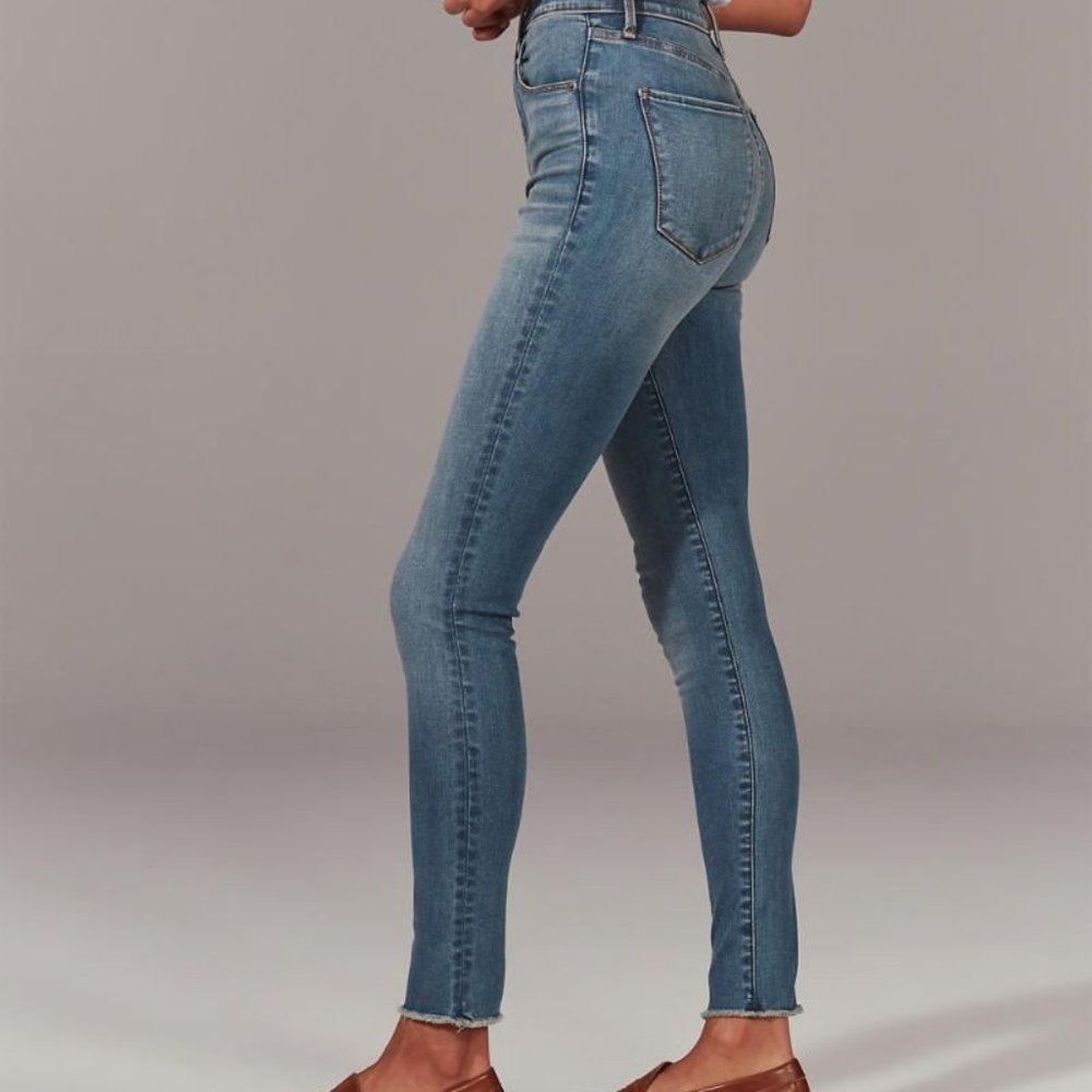Abercrombie Ultra High Rise Skinny Jeans (24S)